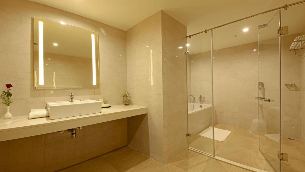 Goutham Grand Hotel Tenāli Dış mekan fotoğraf