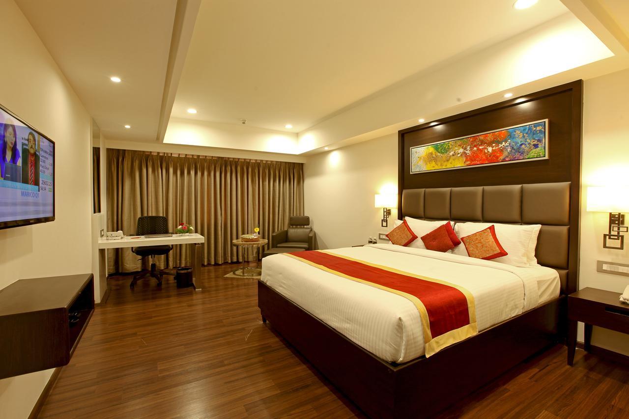 Goutham Grand Hotel Tenāli Oda fotoğraf