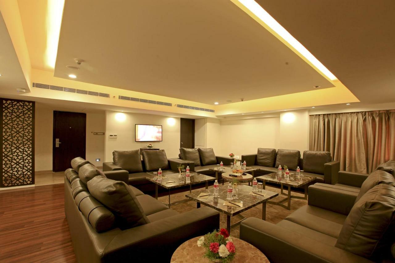 Goutham Grand Hotel Tenāli Dış mekan fotoğraf